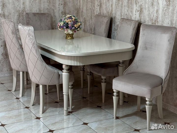 Кухонный стол и стулья