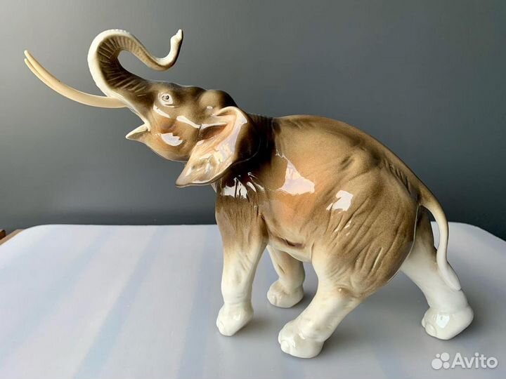 Статуэтка Слон 31/21 Royal Dux