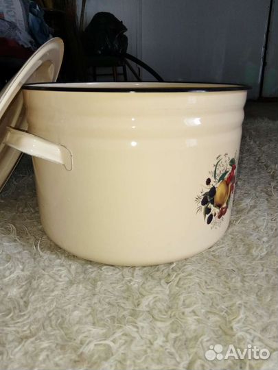 Кастрюля эмалированная большая