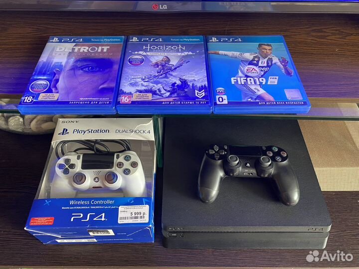 Sony PS4 Slim 1tb 2 геймпада + игры Fifa