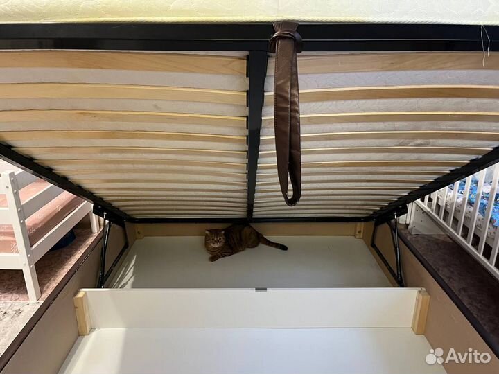 Кровать двухспальная 160 200 с матрасом бу