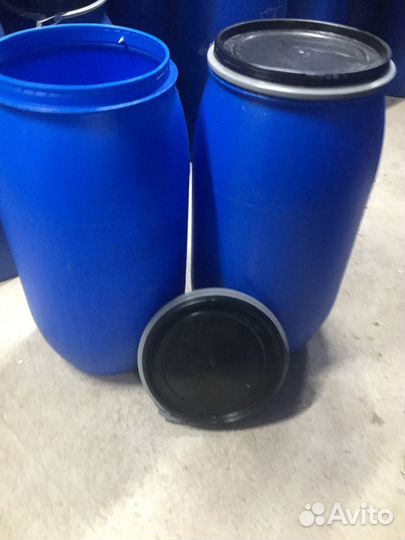 Бочка пластиковая с крышкой на 167л