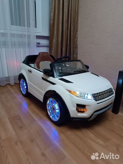 Детский электромобиль RiverToys Range Rover