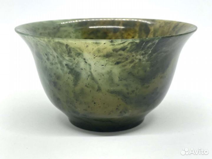 Большая пиала из нефрита