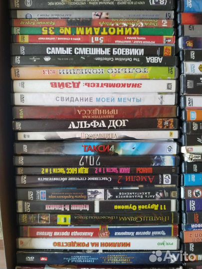 Фильмы и проигрыватель -двд.70