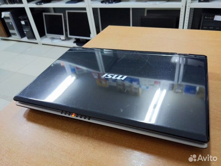 Ноутбук MSI на i3