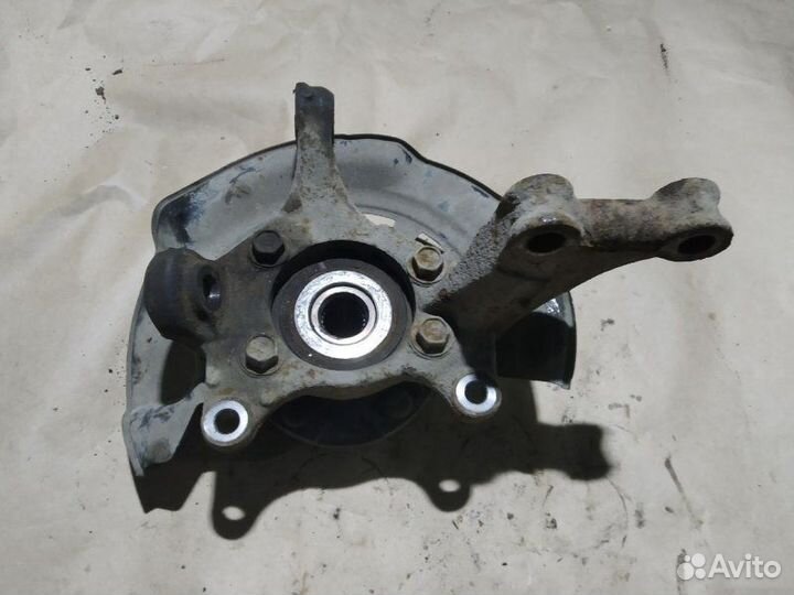 Кулак поворотный левый Toyota Rav4 XA30