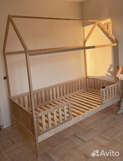 Кровать домик под заказ из сосны или березы
