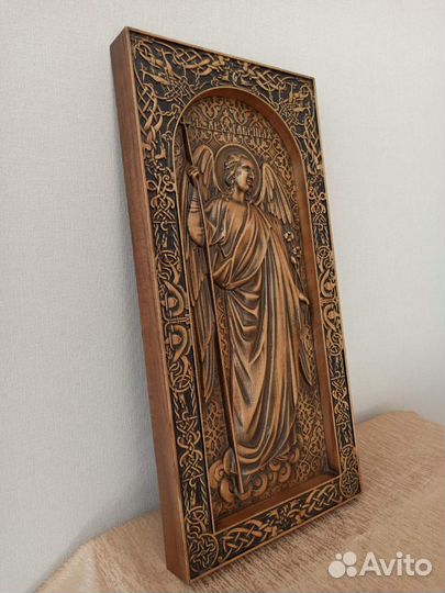 Резные иконы и панно