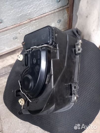 Фара передняя левая на Фольксваген Бора