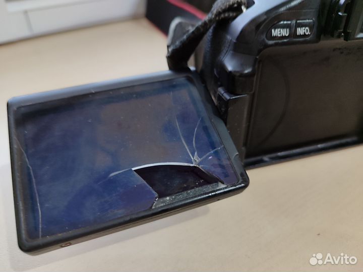 Зеркальный фотоаппарат Canon 600d