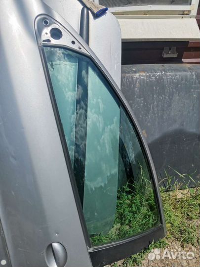 Стекло двери левое Peugeot 206 купе