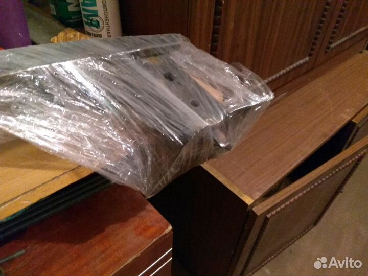 Задний усилитель бампера на Шкоду Октавию А5