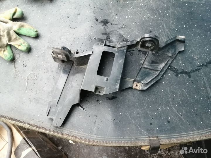 Кронштейн правой фары BMW X5 e53 дорестайлинг