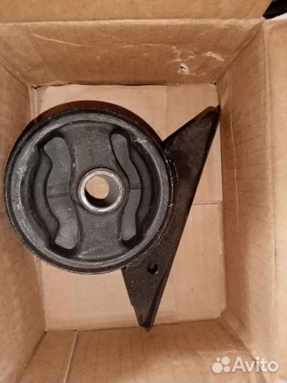 Передня опора двигателя mitsubishi lancer 1.6