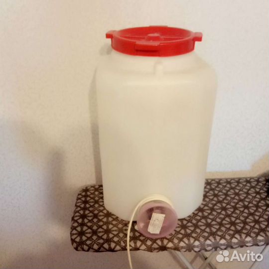 Бачок для воды с краном