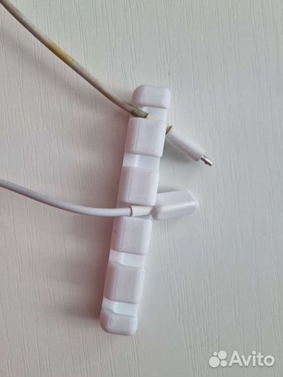 Держатель кабелей