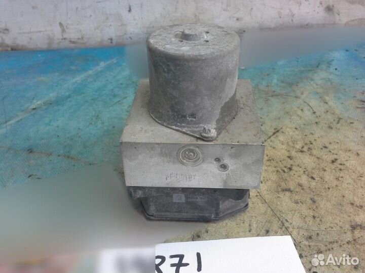 Блок ABS (насос) Audi Q3 2012