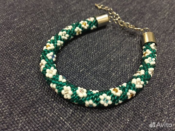 Браслет из бисера ручной работы