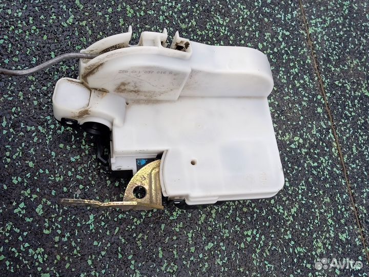 Замок передней правой двери Seat Cordoba (VW Polo)