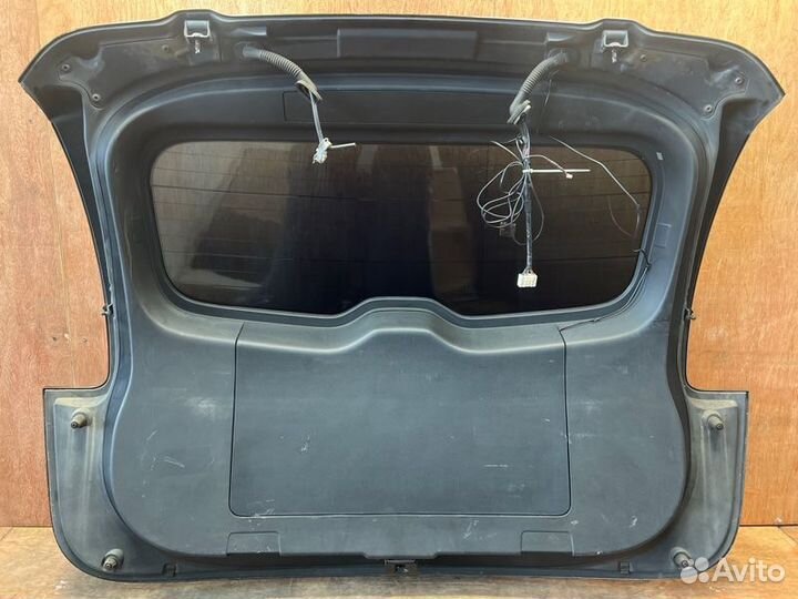 Дверь задняя багажника задняя Mazda Premacy crew