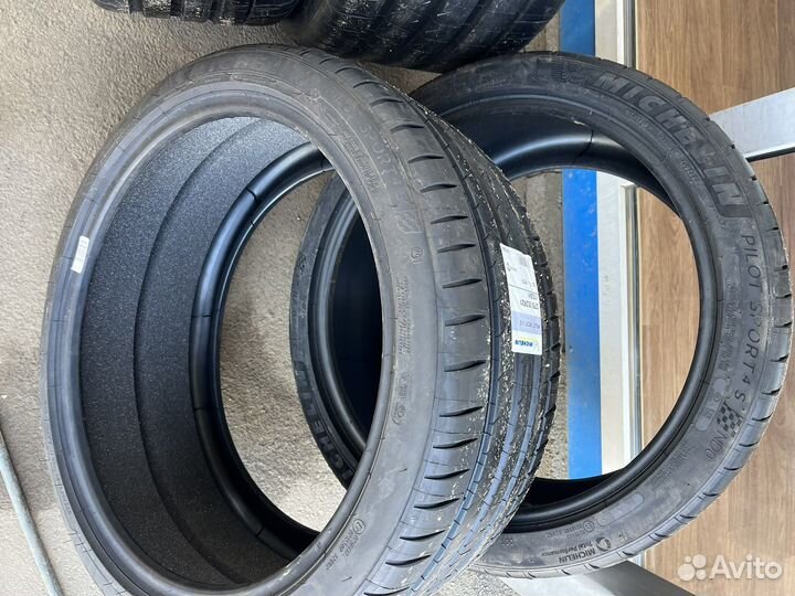 Michelin Pilot Sport 4 S 315/30 R21 и 275/35 R21 105Y