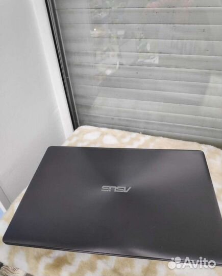 Ноутбук asus