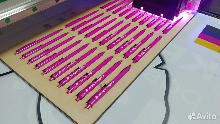 Уф печать на пластике стекле фанере