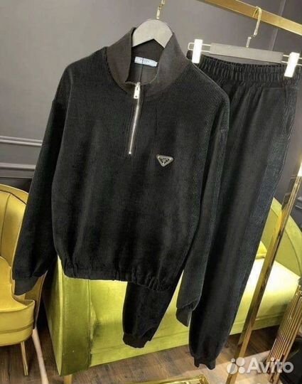 Костюм спортивный женский новый