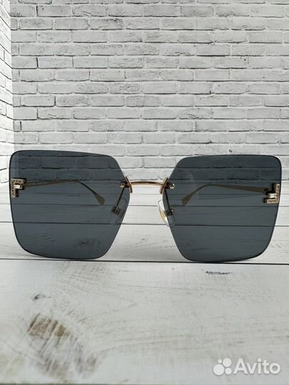 Солнцезащитные очки Fendi