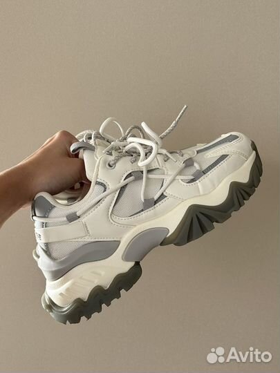 Кроссовки женские