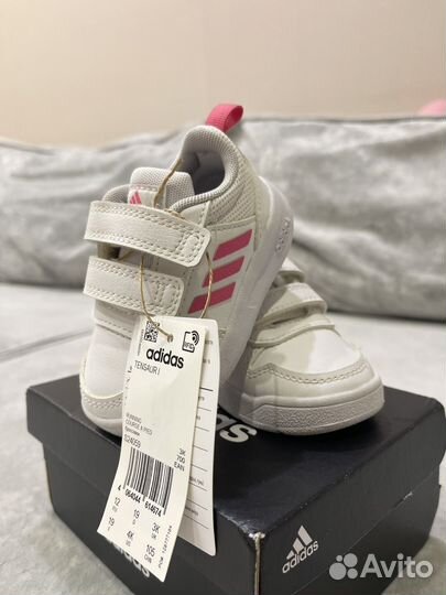 Кроссовки adidas для девочки