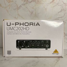 Звуковая карта Behringer UMC202HD