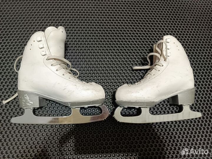 Коньки фигурные risport
