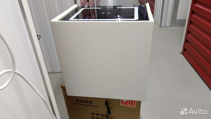 Прикроватная тумбочка белая