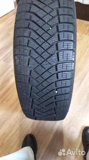 Pirelli Ice Zero FR 215/65 R16 T