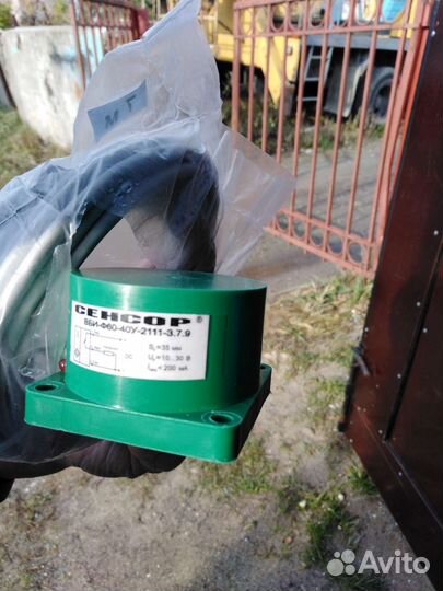 Индуктивный сенсорный датчик