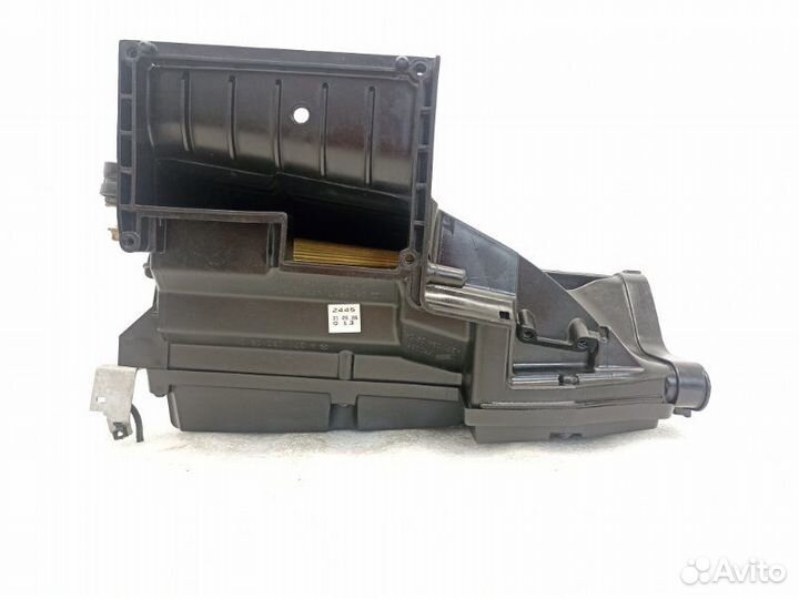 Корпус воздушного фильтра Mercedes-Benz C-Class