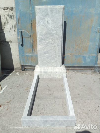 Памятник (Украина)