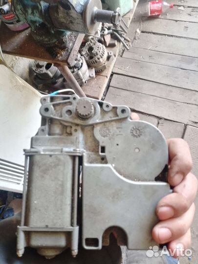 Моторчик люка фольцваген