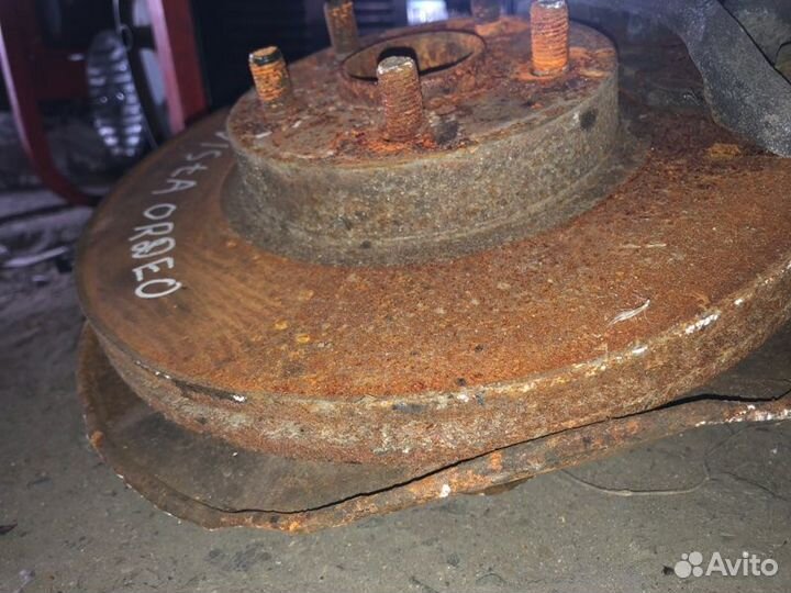 Диск тормозной передний правый Toyota Vista SV50