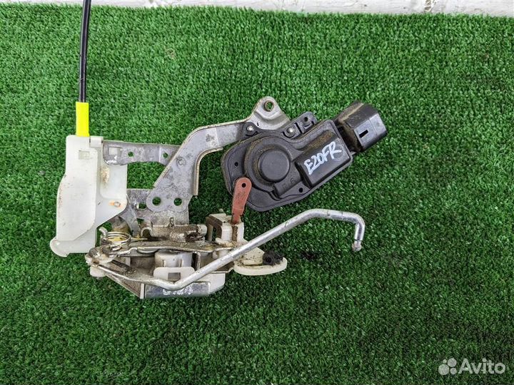 Замок двери передней правой Toyota Aygo B10 2009