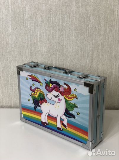 Набор художника в металлическом чемодане