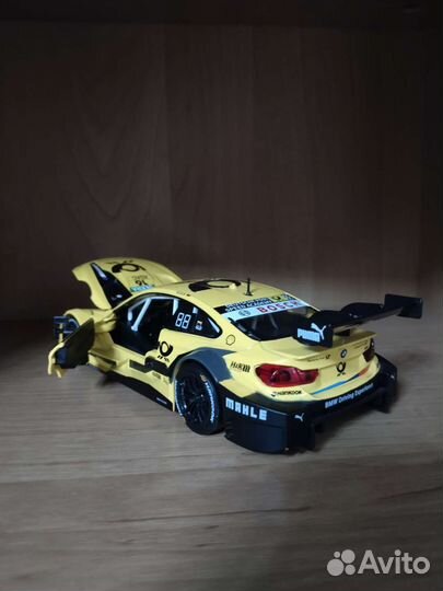 Игрушечная машина