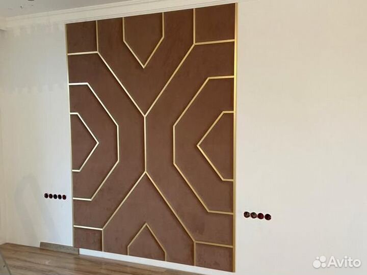 Мягкие стеновые панели с латунным профилем