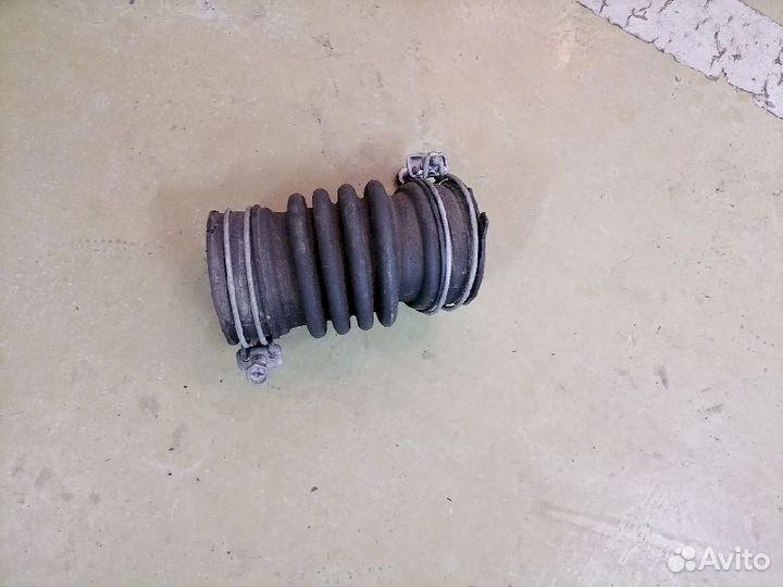 Патрубок воздушного фильтра 17881-20110 Toyota Alp