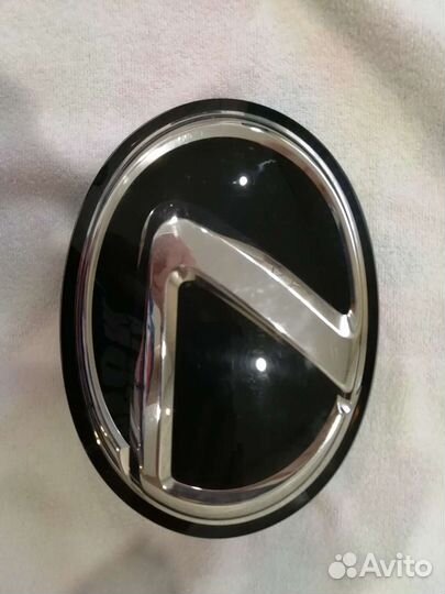 Значок на капот lexus