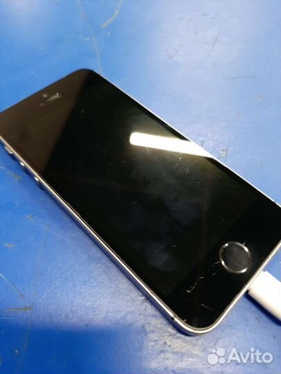 Телефон iPhone 5se 32gb