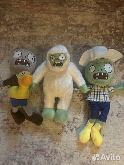 Игрушка мягкая зомби против растений
