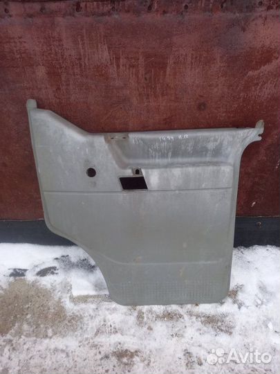 Обшивка передней правой двери Volkswagen